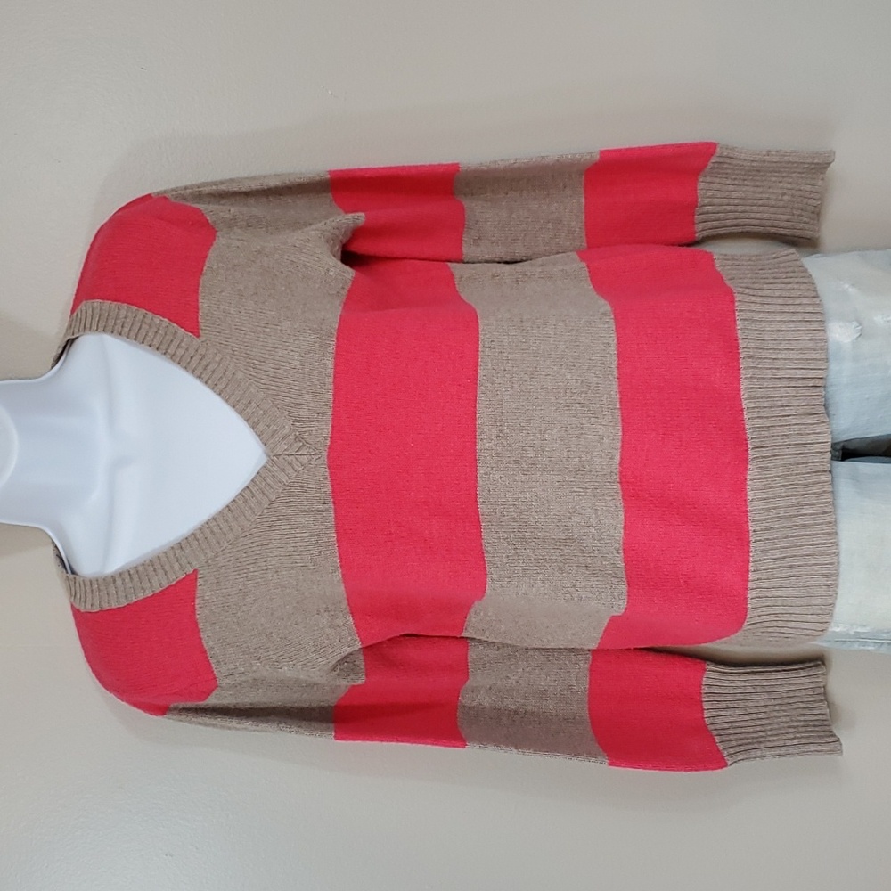 Old Navy Women's Tan and Pink Striped V-Neck Sweater